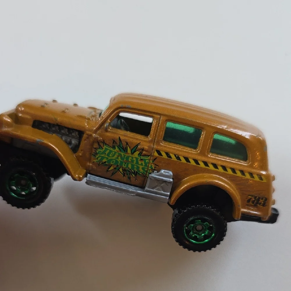Matchbox Jungle Tours Jungle Crawler Customized Dodge CarryAll 1/64 scale